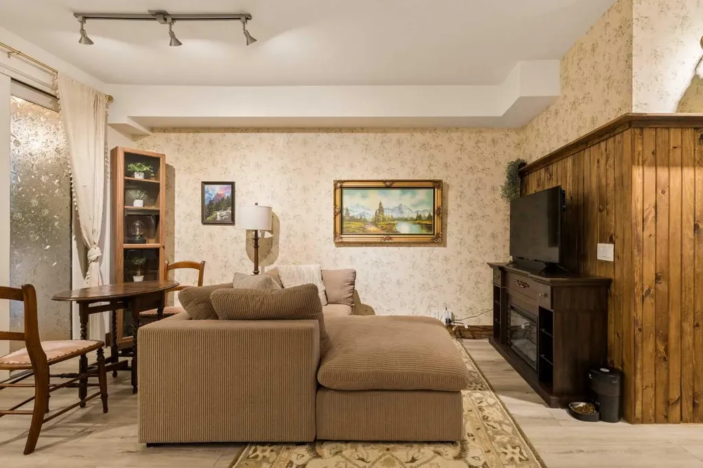 1719 9a Street SW Calgary AB T2T 6S3
