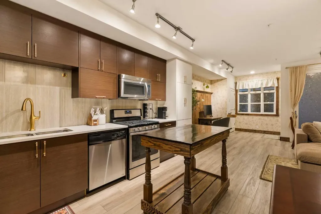 1719 9a Street SW Calgary AB T2T 6S3