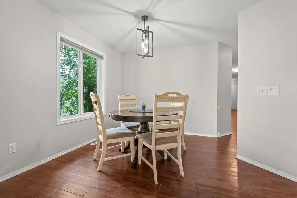 229 3 Avenue NE Three Hills AB T0M 2A0