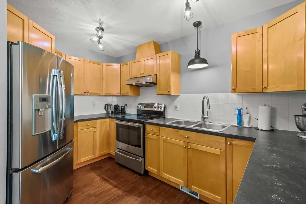 229 3 Avenue NE Three Hills AB T0M 2A0