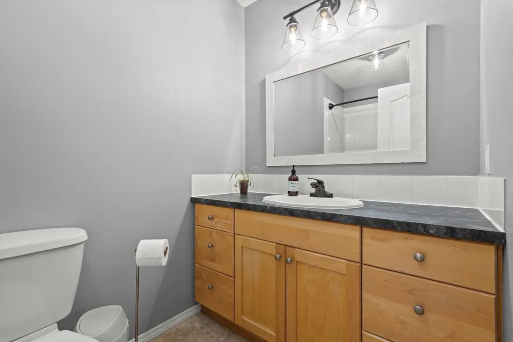 229 3 Avenue NE Three Hills AB T0M 2A0