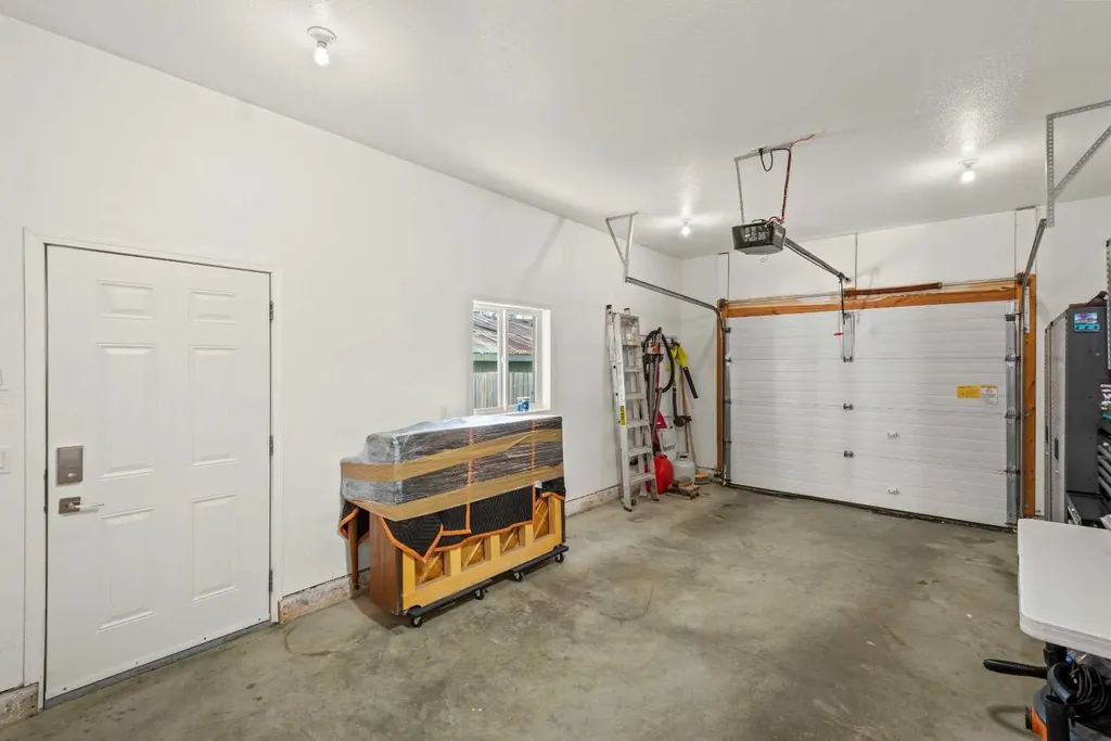 229 3 Avenue NE Three Hills AB T0M 2A0