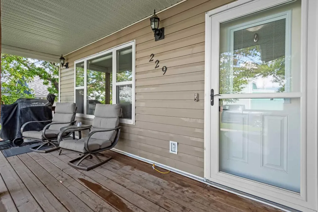229 3 Avenue NE Three Hills AB T0M 2A0