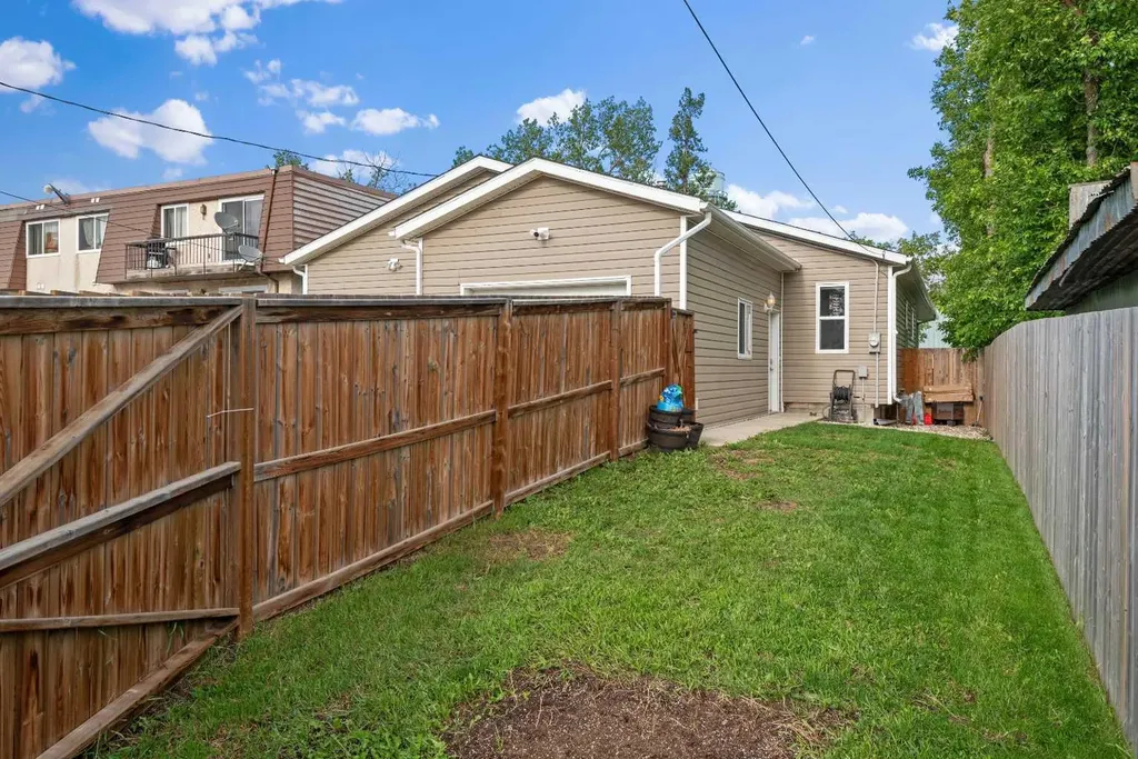 229 3 Avenue NE Three Hills AB T0M 2A0