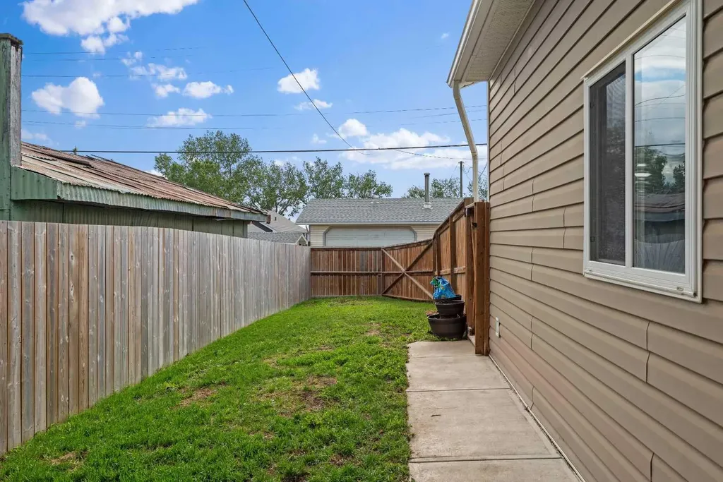 229 3 Avenue NE Three Hills AB T0M 2A0