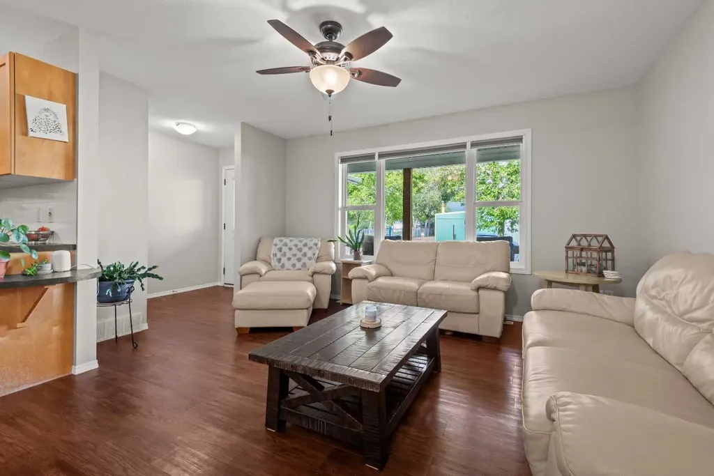 229 3 Avenue NE Three Hills AB T0M 2A0