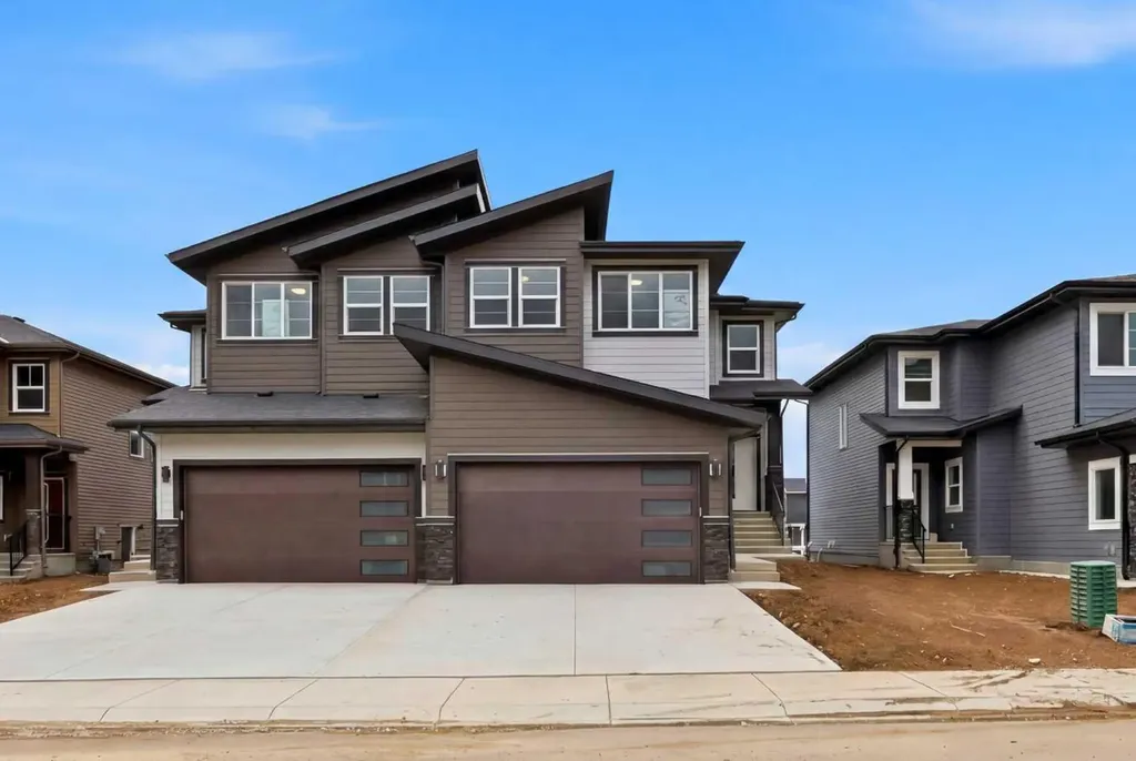 30 Waterford Mews Chestermere AB T1X 3B4