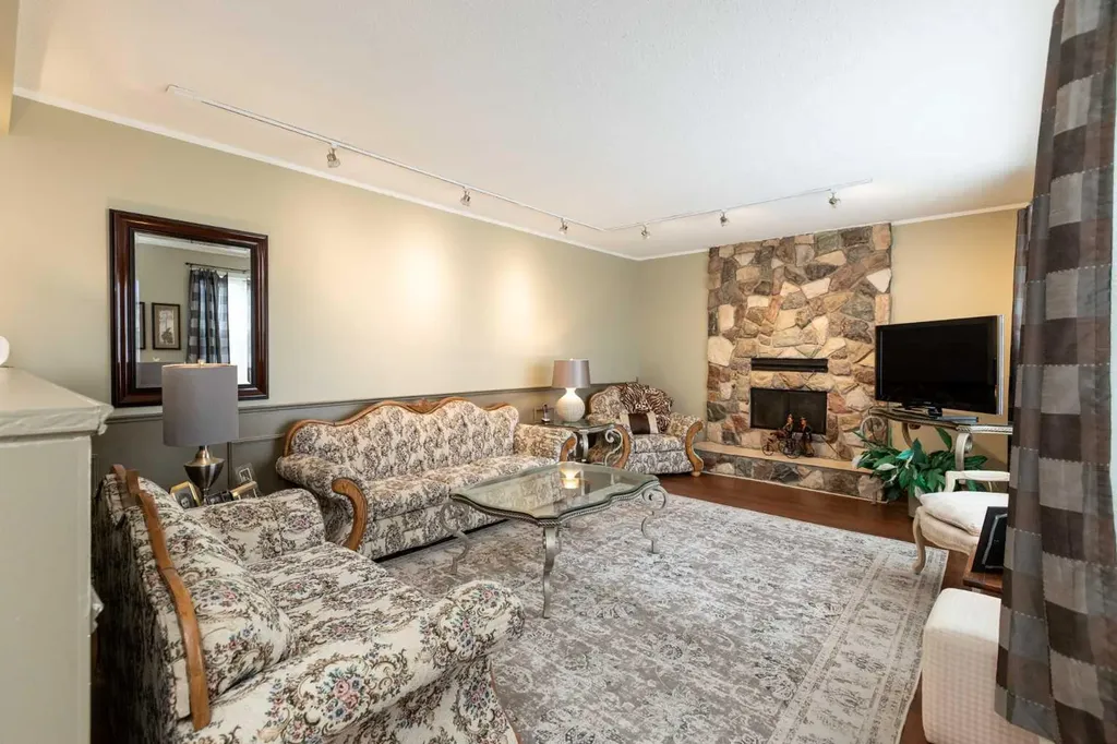 5015 35 Street Innisfail AB T4G 1H5