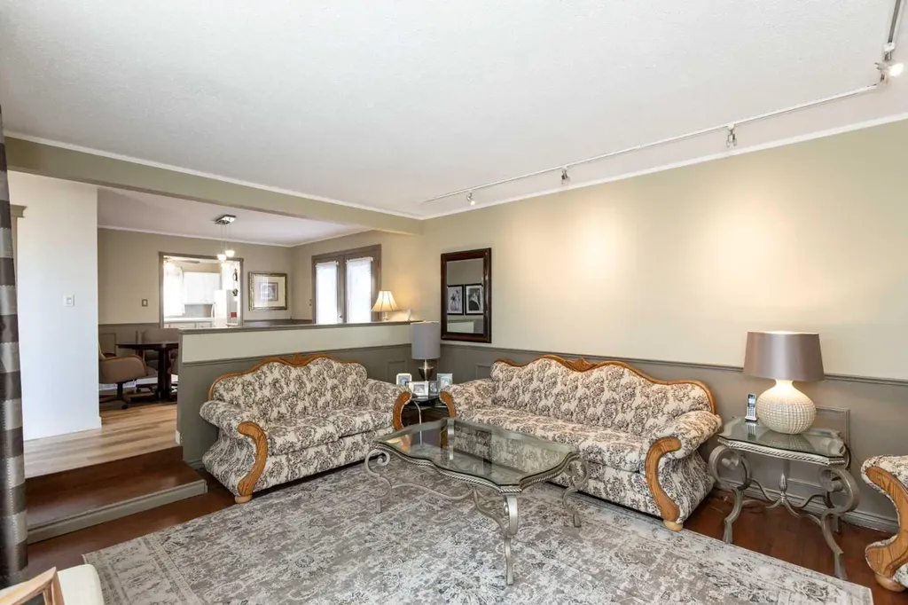 5015 35 Street Innisfail AB T4G 1H5