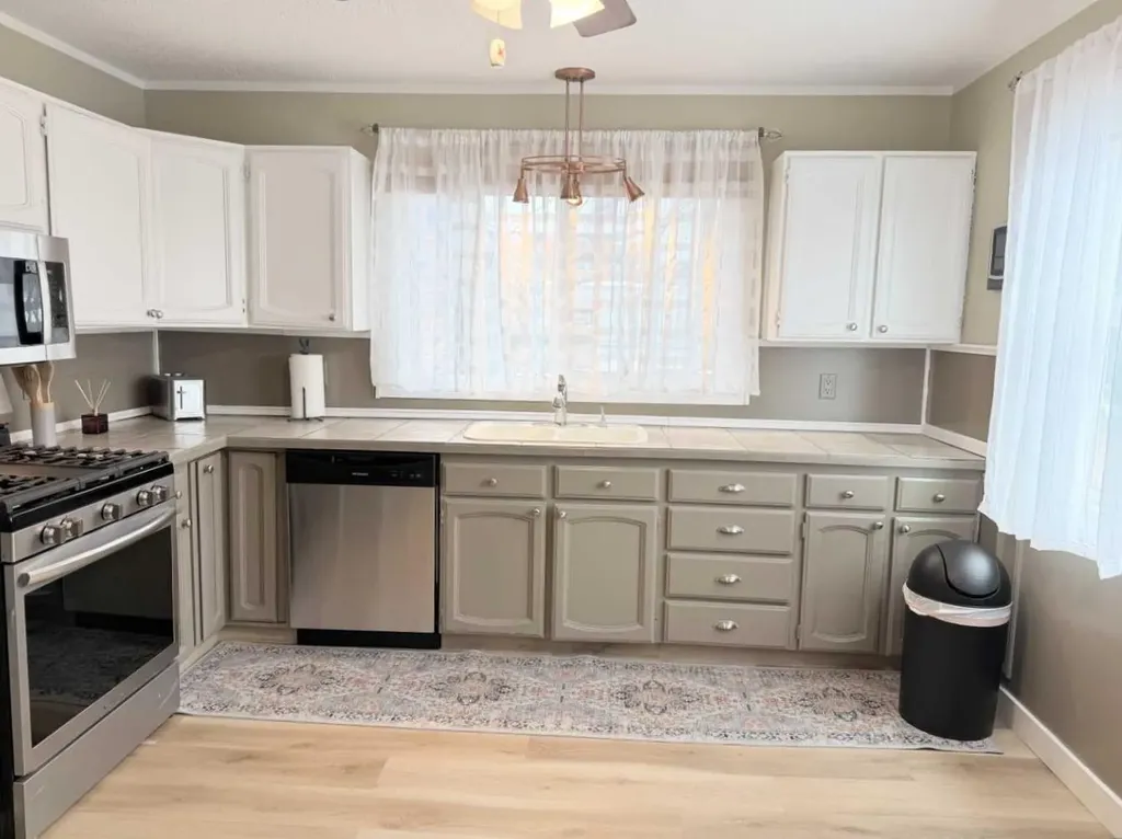 5015 35 Street Innisfail AB T4G 1H5