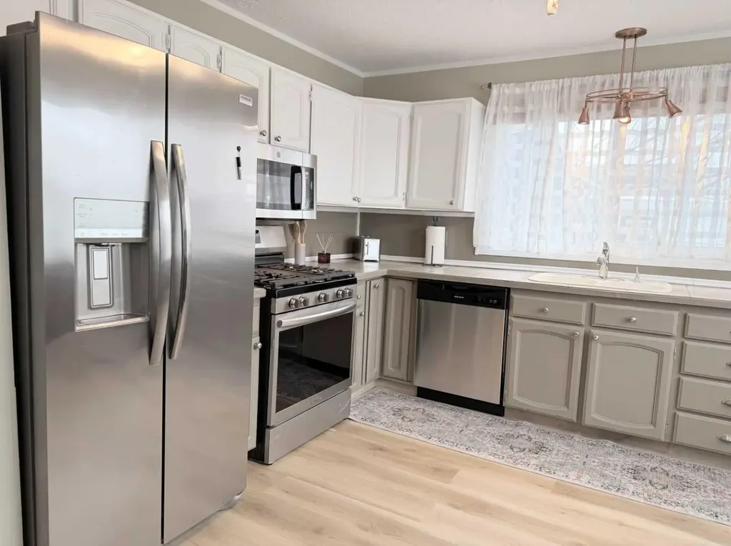 5015 35 Street Innisfail AB T4G 1H5