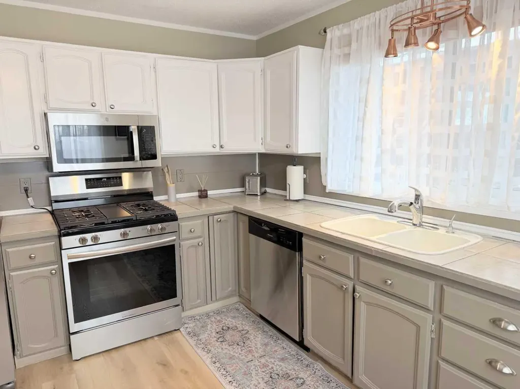 5015 35 Street Innisfail AB T4G 1H5