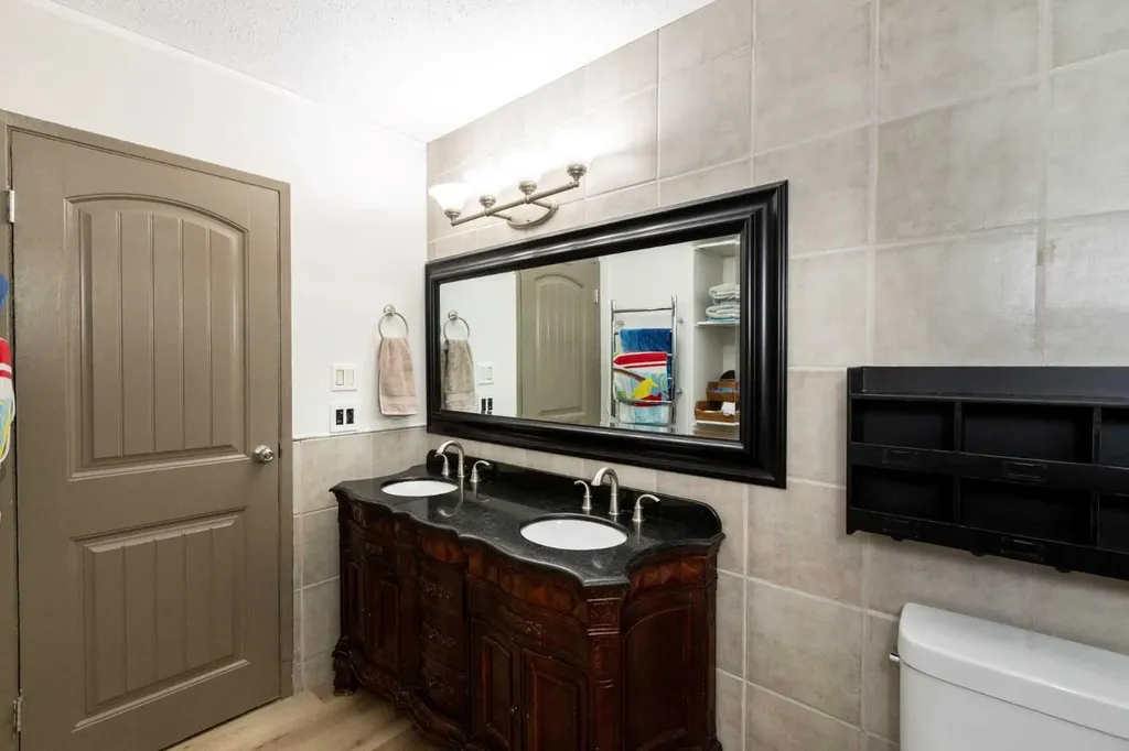 5015 35 Street Innisfail AB T4G 1H5