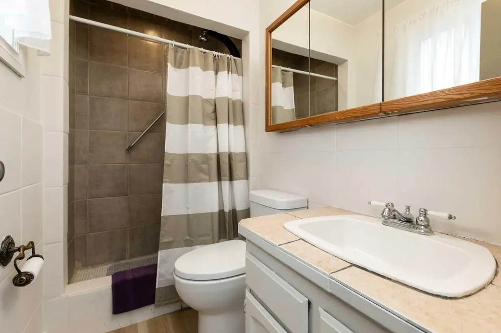 5015 35 Street Innisfail AB T4G 1H5