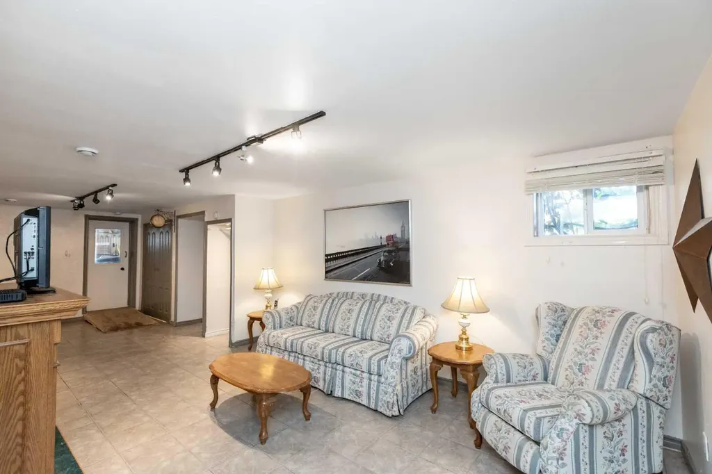 5015 35 Street Innisfail AB T4G 1H5