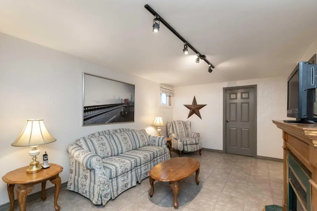 5015 35 Street Innisfail AB T4G 1H5