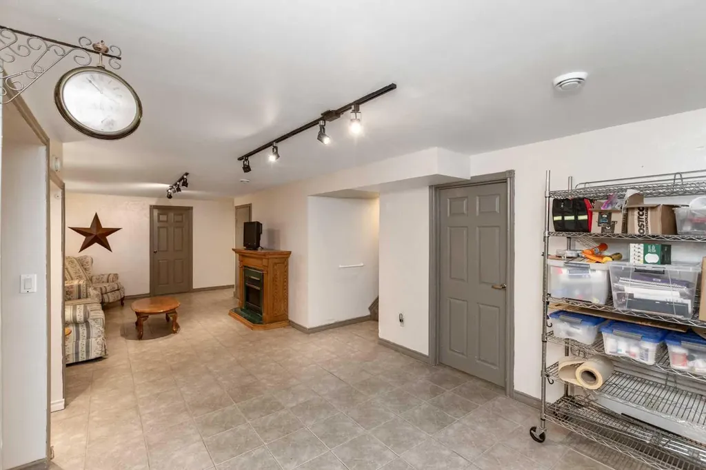 5015 35 Street Innisfail AB T4G 1H5