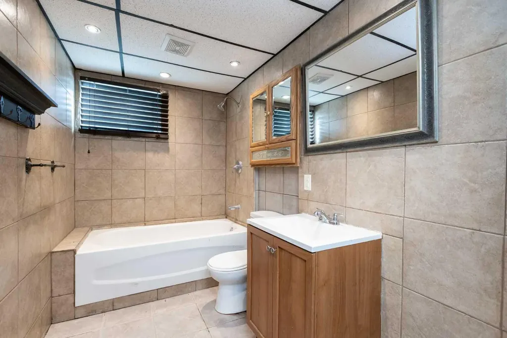 5015 35 Street Innisfail AB T4G 1H5