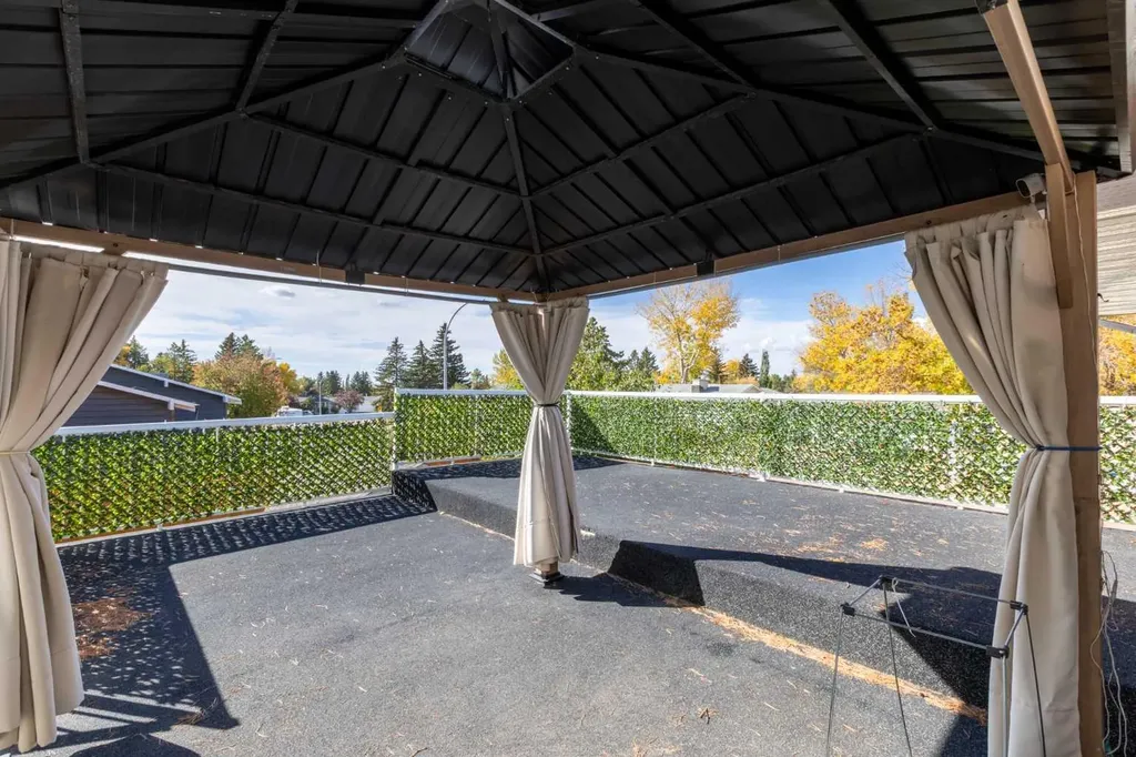 5015 35 Street Innisfail AB T4G 1H5
