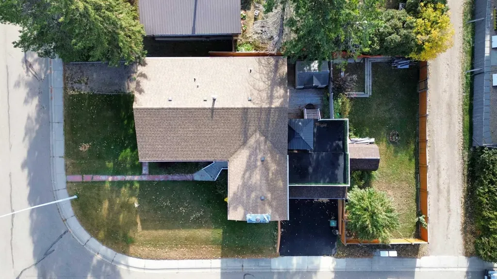 5015 35 Street Innisfail AB T4G 1H5