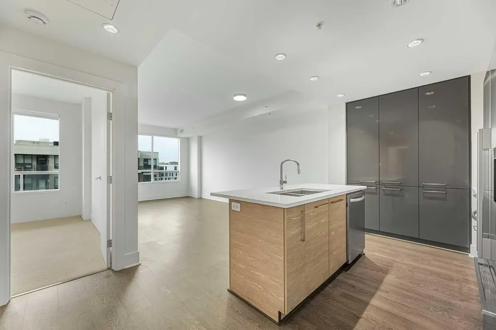 38 9 Street NE Calgary AB T2E7X9