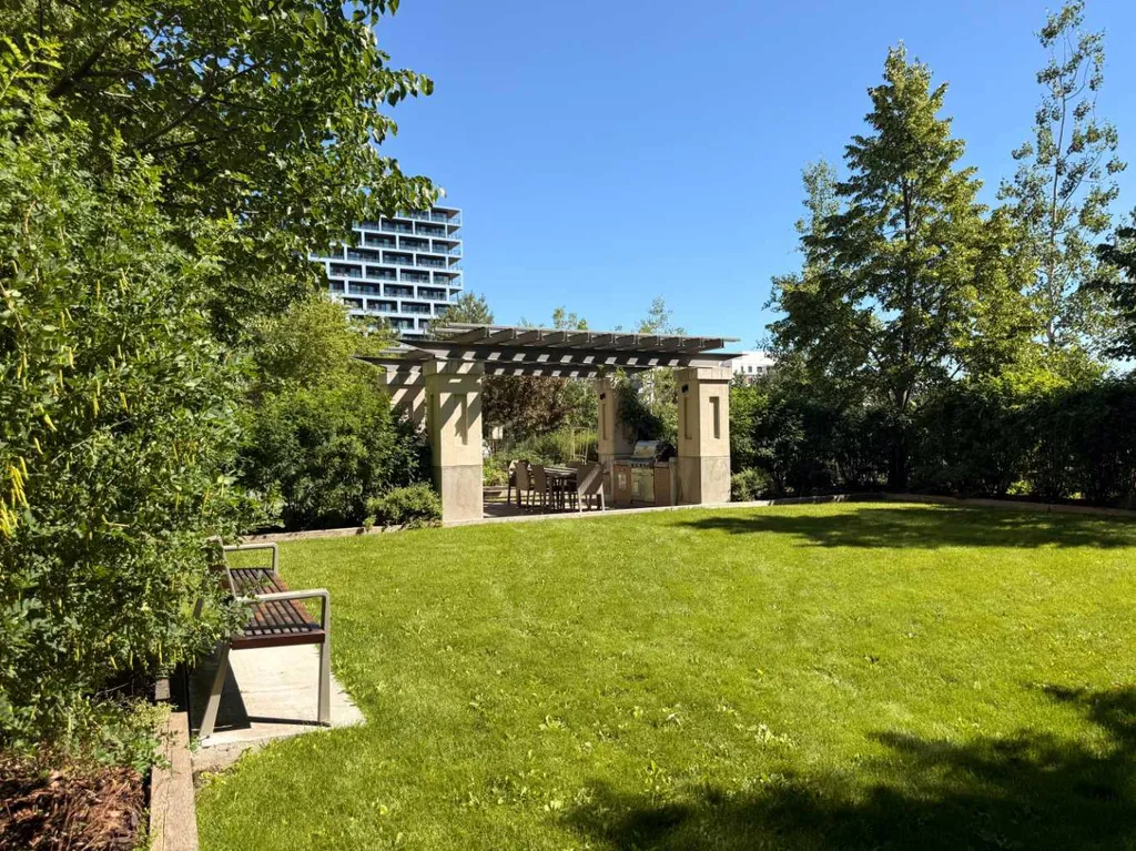 38 9 Street NE Calgary AB T2E7X9