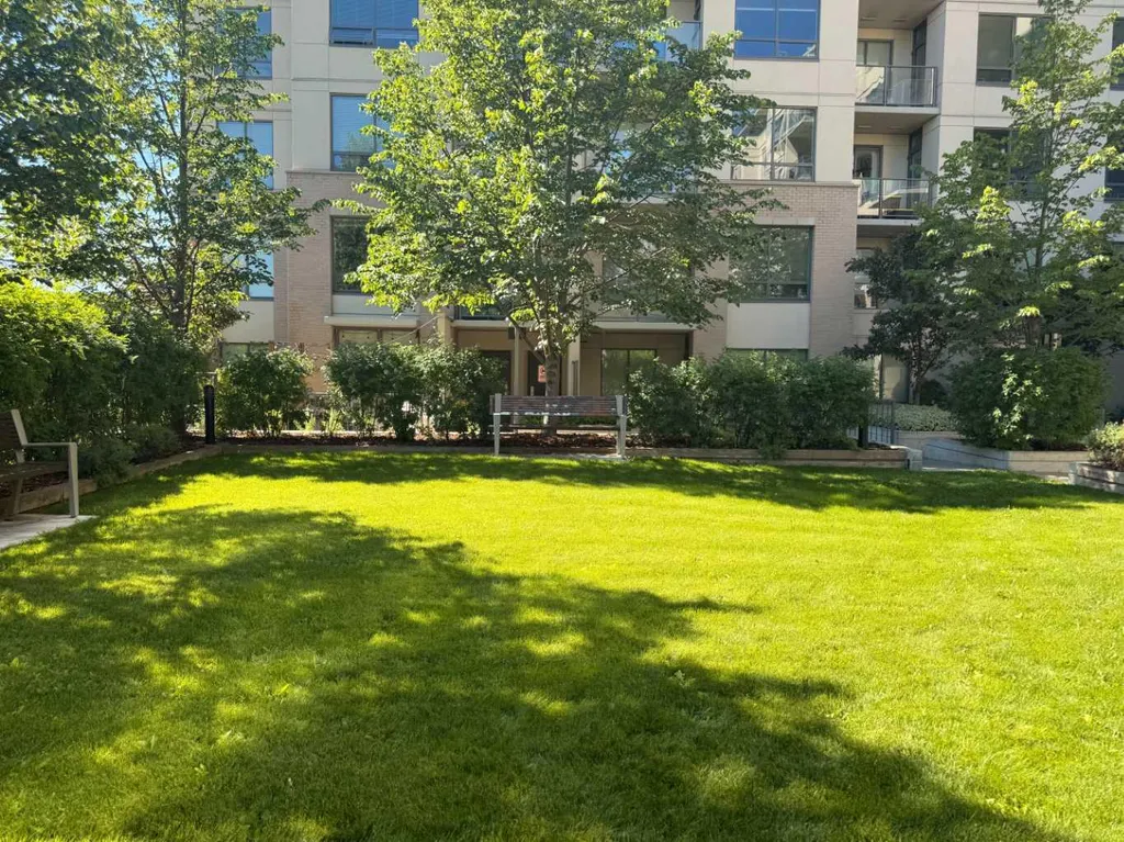 38 9 Street NE Calgary AB T2E7X9