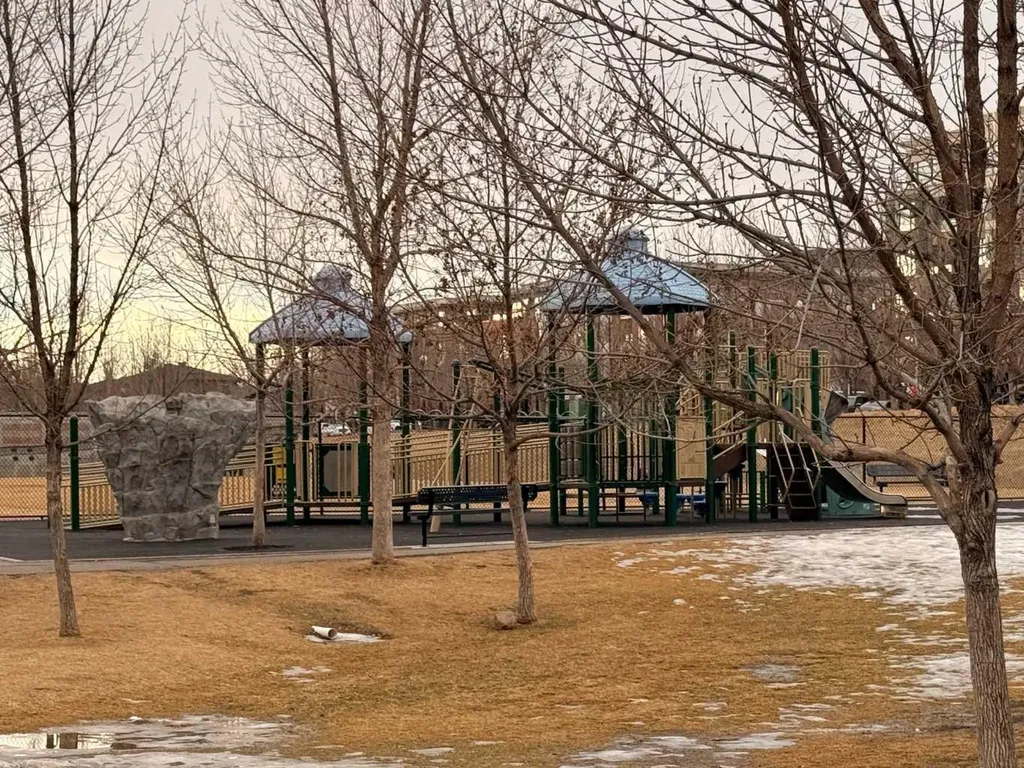 38 9 Street NE Calgary AB T2E7X9