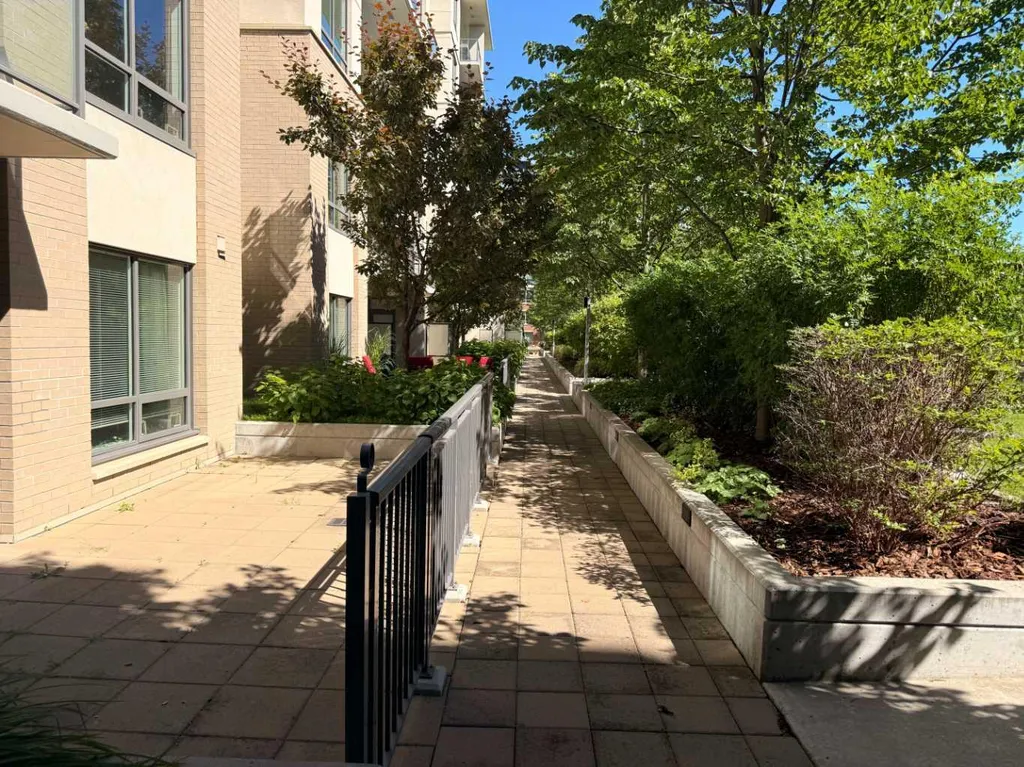 38 9 Street NE Calgary AB T2E7X9