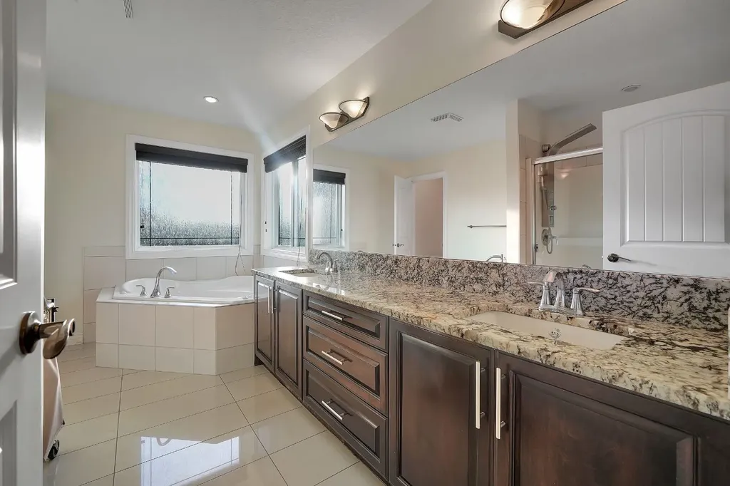 40 Baywater Court SW Airdrie AB T4B 0A8