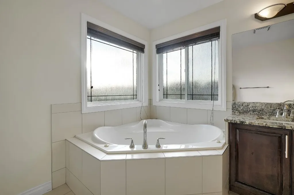 40 Baywater Court SW Airdrie AB T4B 0A8