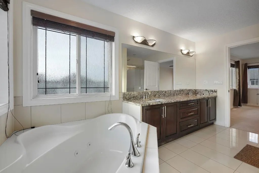 40 Baywater Court SW Airdrie AB T4B 0A8