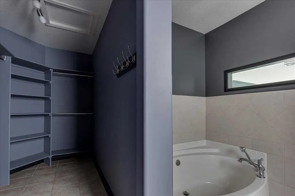 114 Jenner Crescent Red Deer AB T4P 0E4