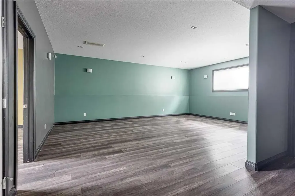 114 Jenner Crescent Red Deer AB T4P 0E4