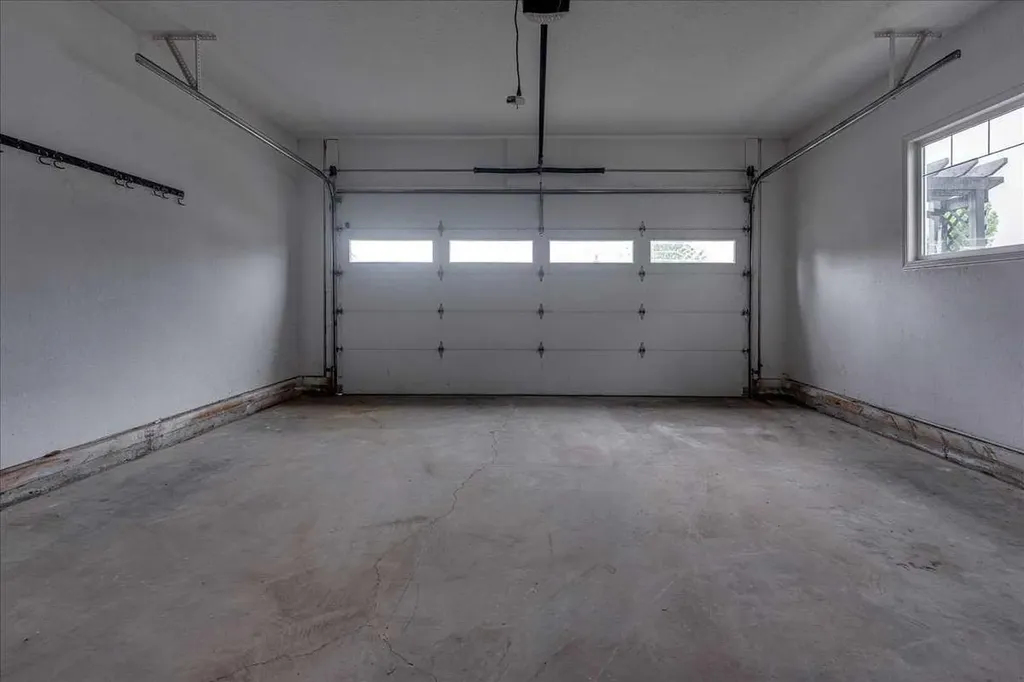114 Jenner Crescent Red Deer AB T4P 0E4
