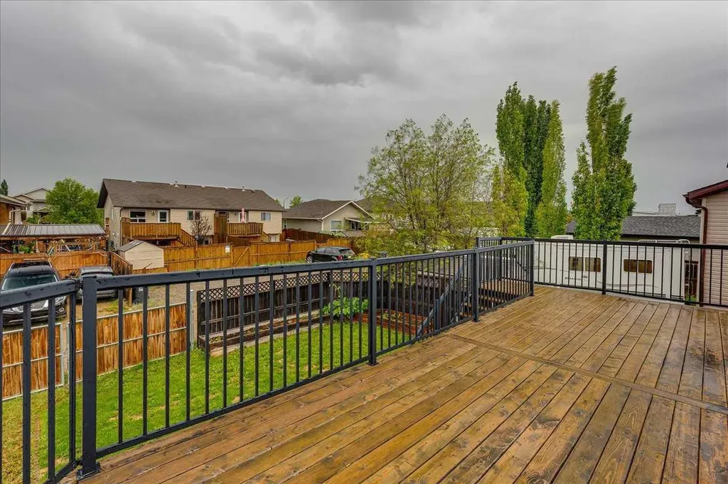 114 Jenner Crescent Red Deer AB T4P 0E4