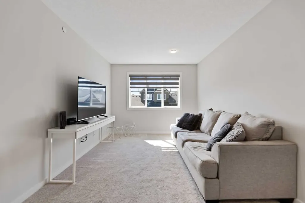 273 Lucas Avenue NW Calgary AB T3P 1S3