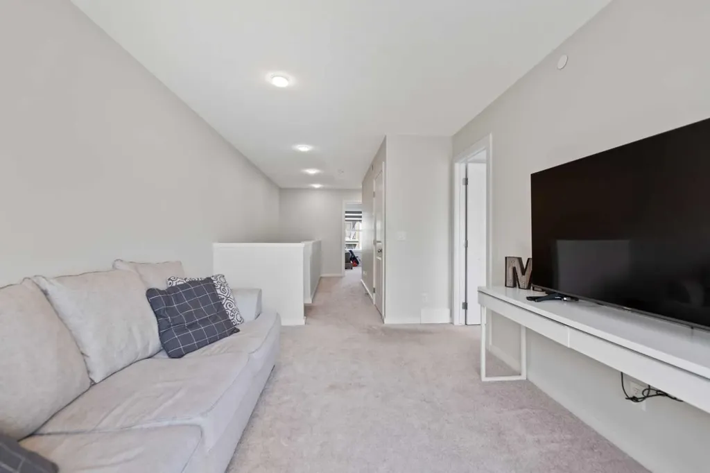 273 Lucas Avenue NW Calgary AB T3P 1S3