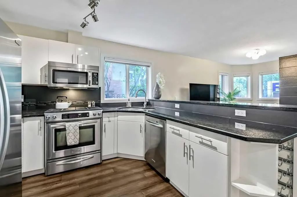 923 15 Avenue SW Calgary AB T2R 0S2