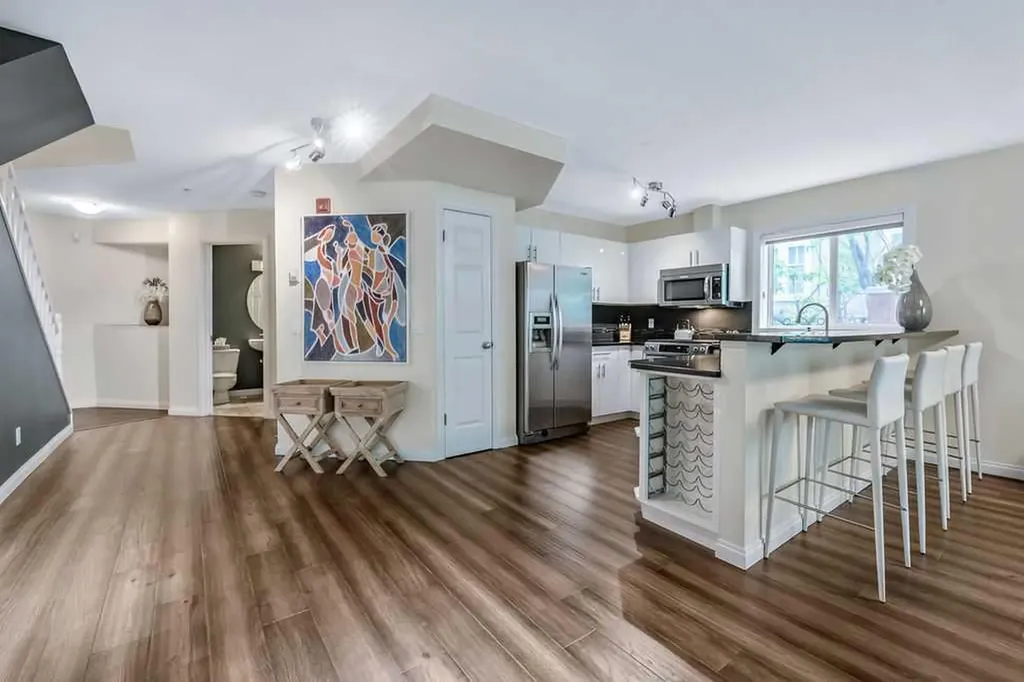923 15 Avenue SW Calgary AB T2R 0S2