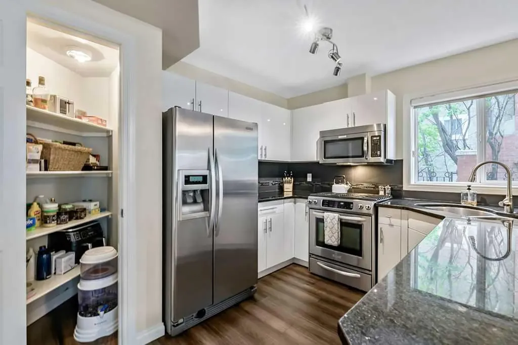 923 15 Avenue SW Calgary AB T2R 0S2