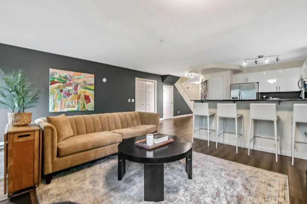 923 15 Avenue SW Calgary AB T2R 0S2
