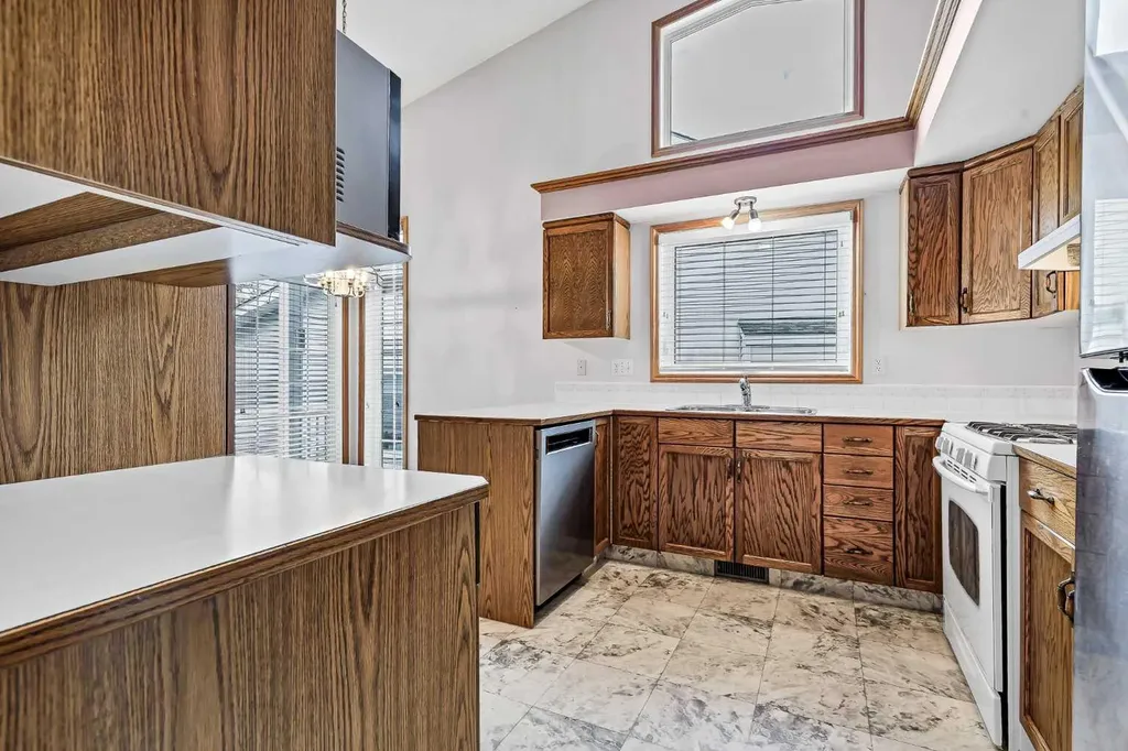 20 Douglasview Park SE Calgary AB T2Z 2R9