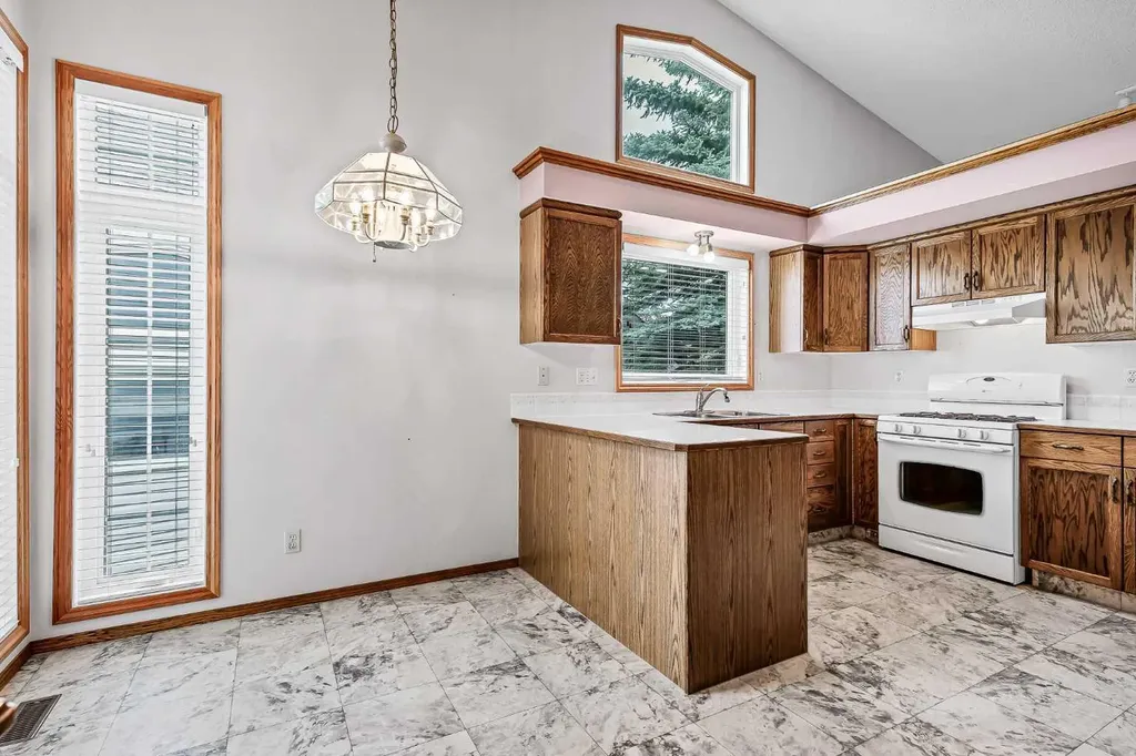 20 Douglasview Park SE Calgary AB T2Z 2R9