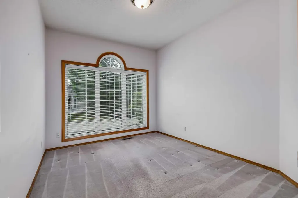 20 Douglasview Park SE Calgary AB T2Z 2R9