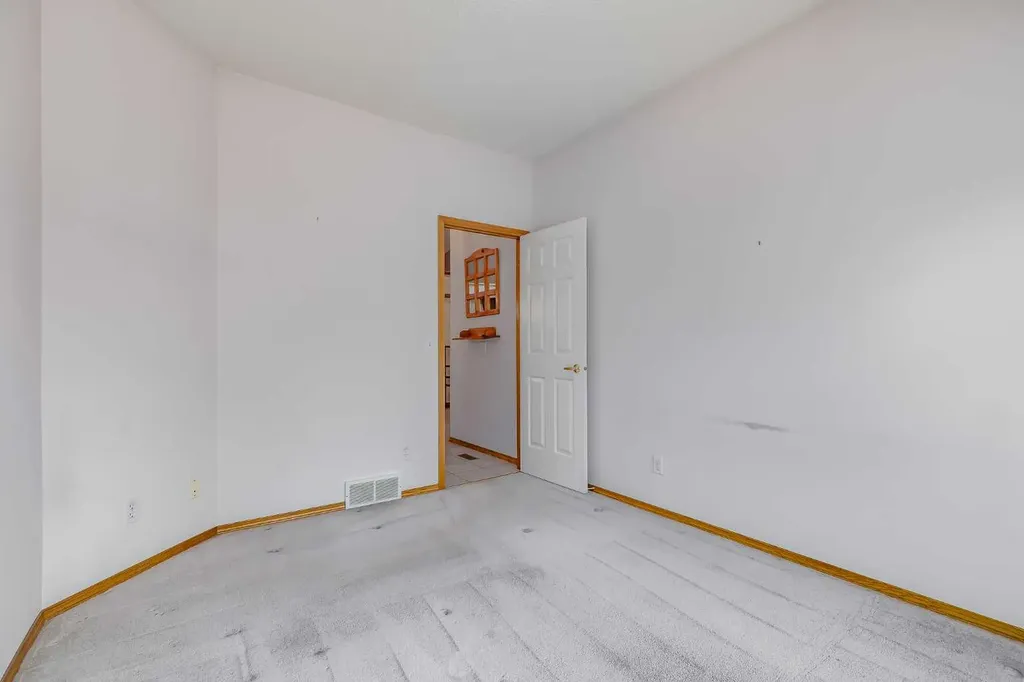 20 Douglasview Park SE Calgary AB T2Z 2R9