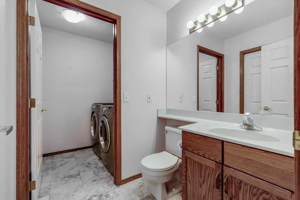 20 Douglasview Park SE Calgary AB T2Z 2R9