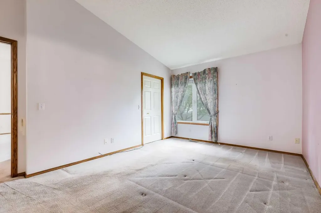 20 Douglasview Park SE Calgary AB T2Z 2R9