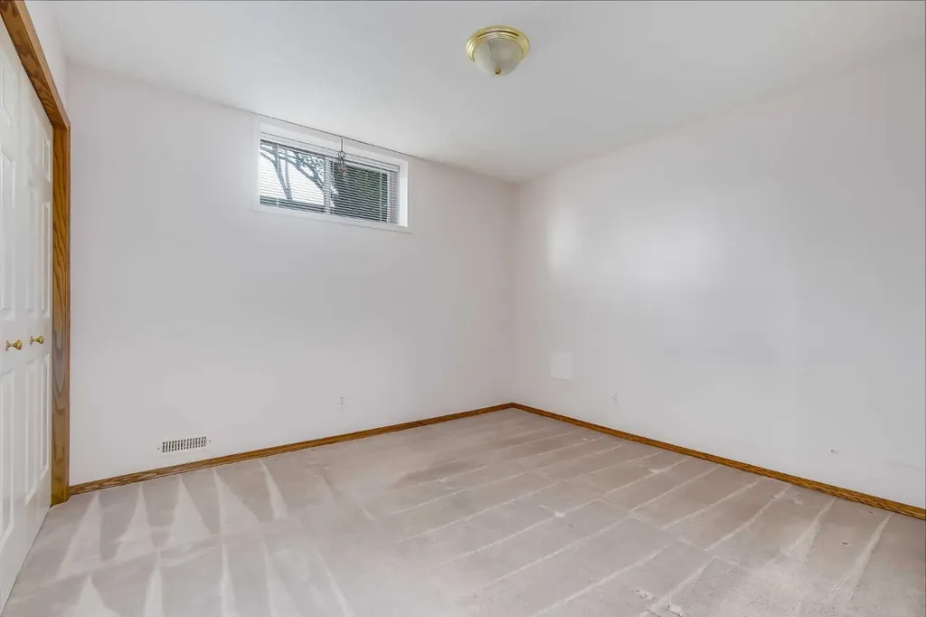 20 Douglasview Park SE Calgary AB T2Z 2R9