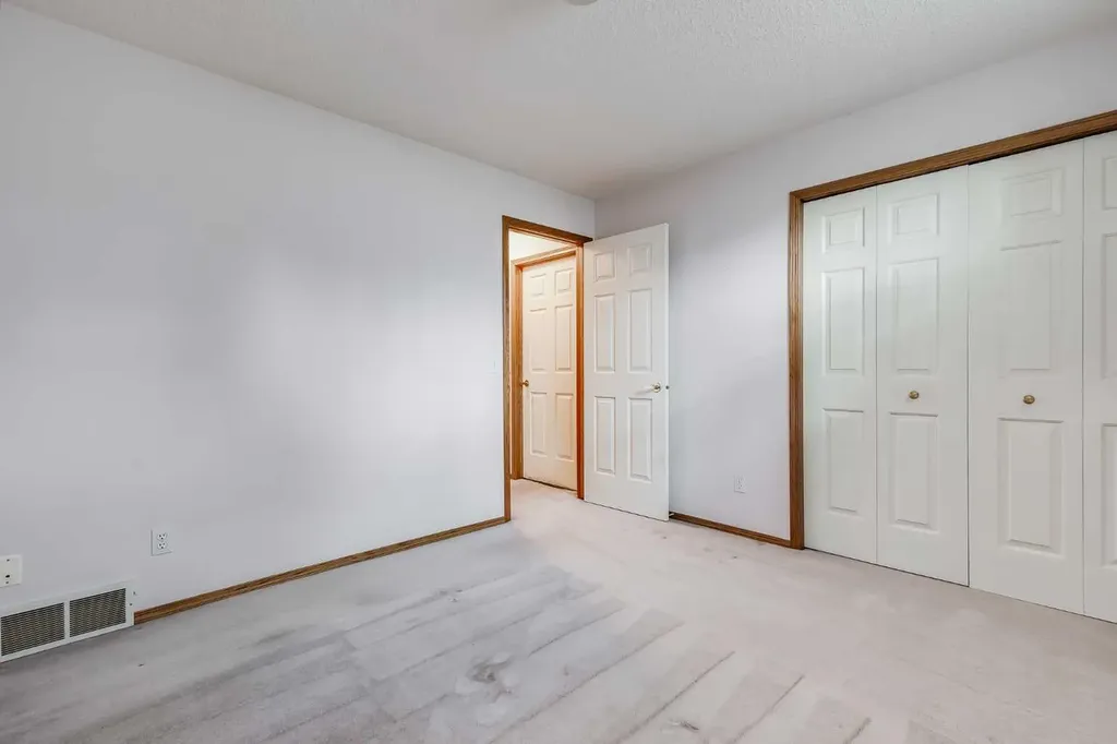 20 Douglasview Park SE Calgary AB T2Z 2R9